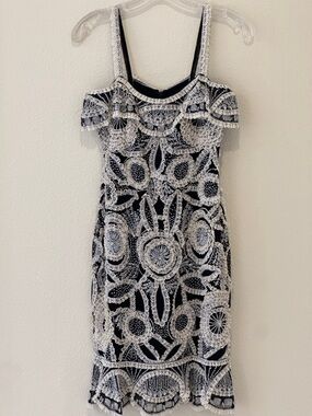 Absolutely Stunning Naeem Khan Black and White Embroidered Dress. Size small.